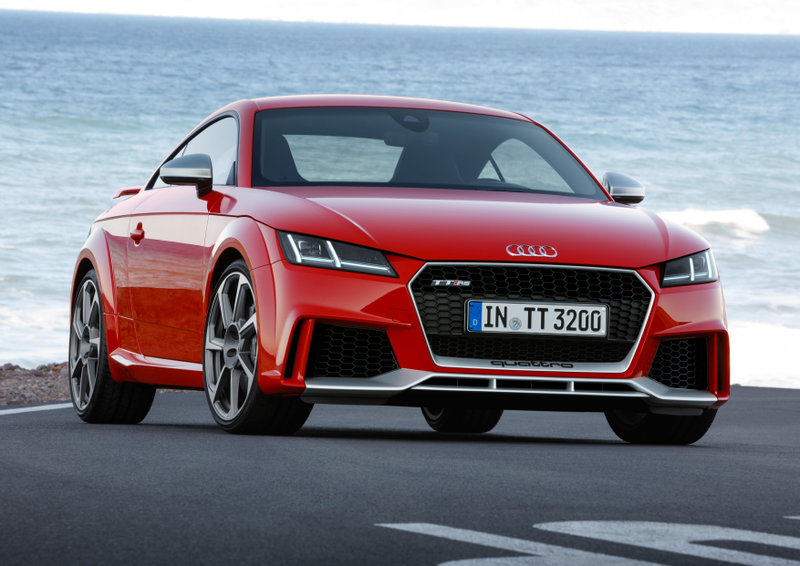 Illustration for article titled The Fierce 400 HP 2018 Audi TT RS Can Make Anyone Into A Hero On Track